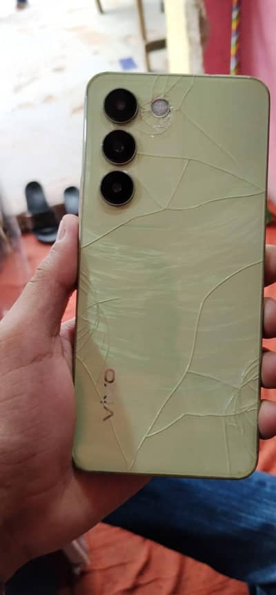 Vivo Y100   All okay just back glass crack charger box available