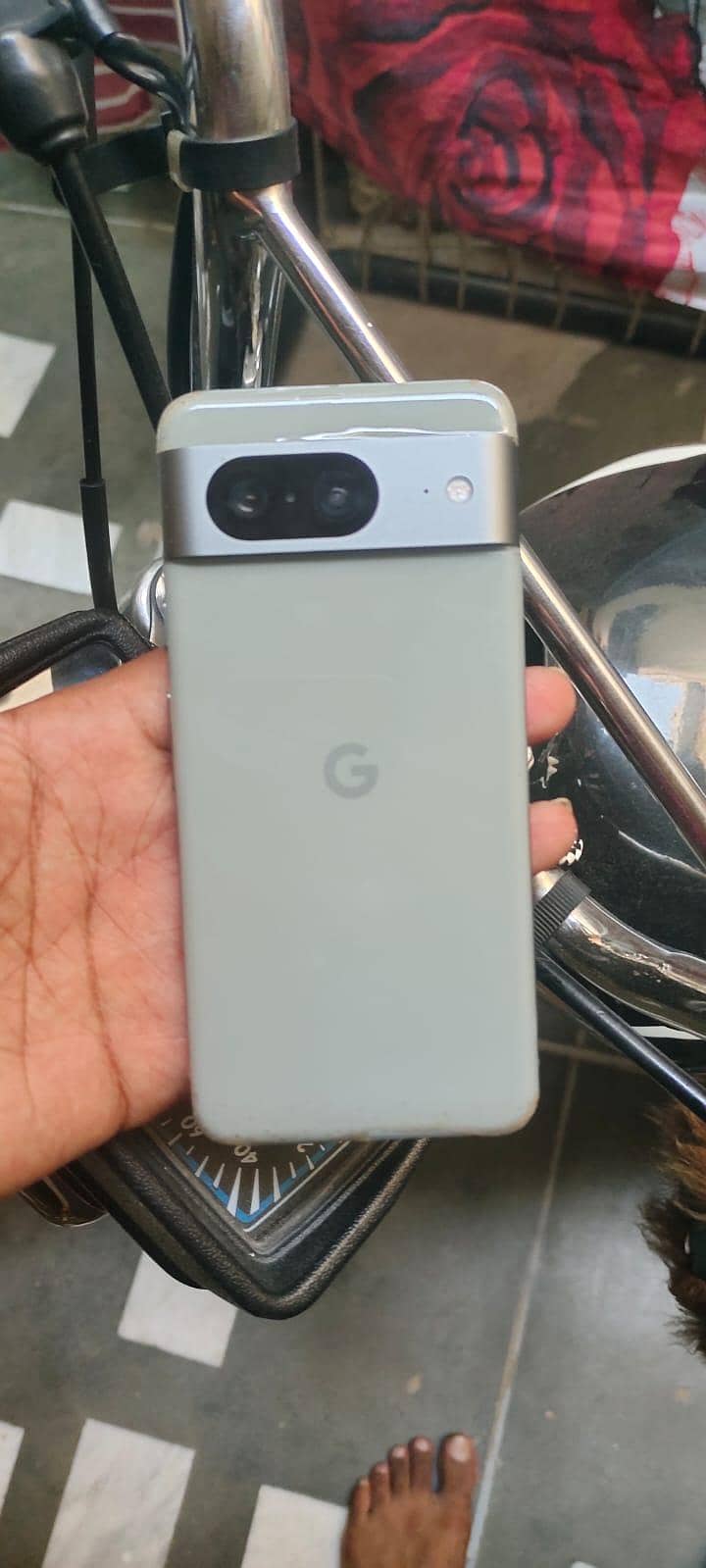 Google Pixel 8 4