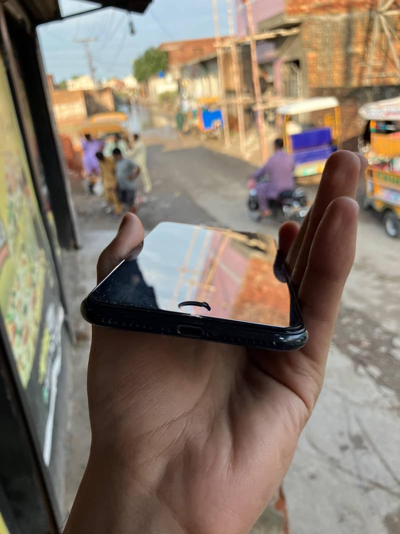 Apple iPhone 7 Plus 6