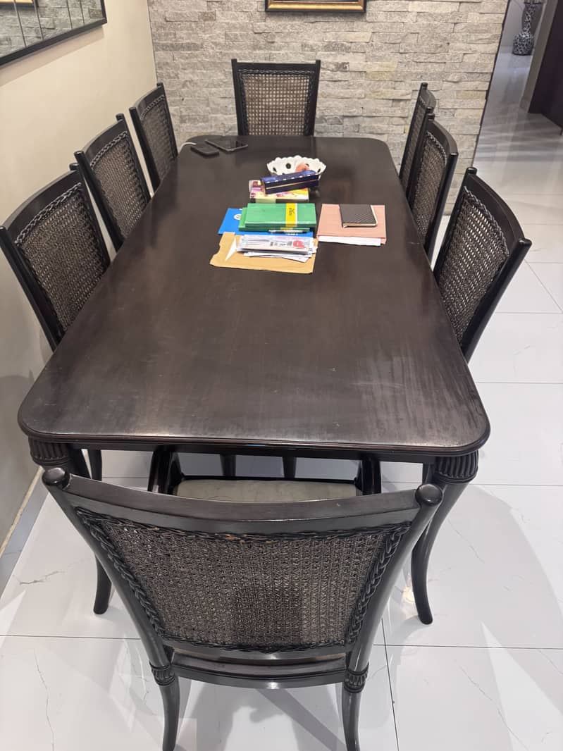 Dining table 0
