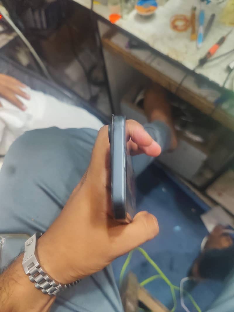 iPhone 15 pro max 3