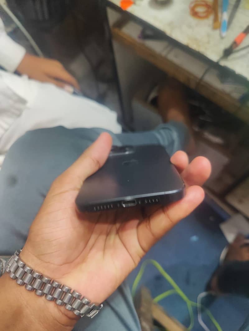 iPhone 15 pro max 4