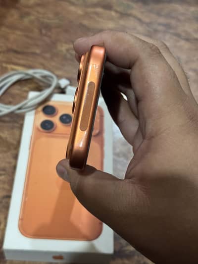 Iphone 17 pro with box & Cable