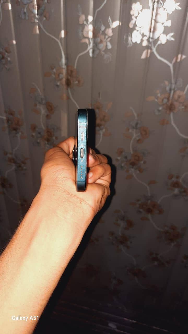 Apple iPhone 13 3