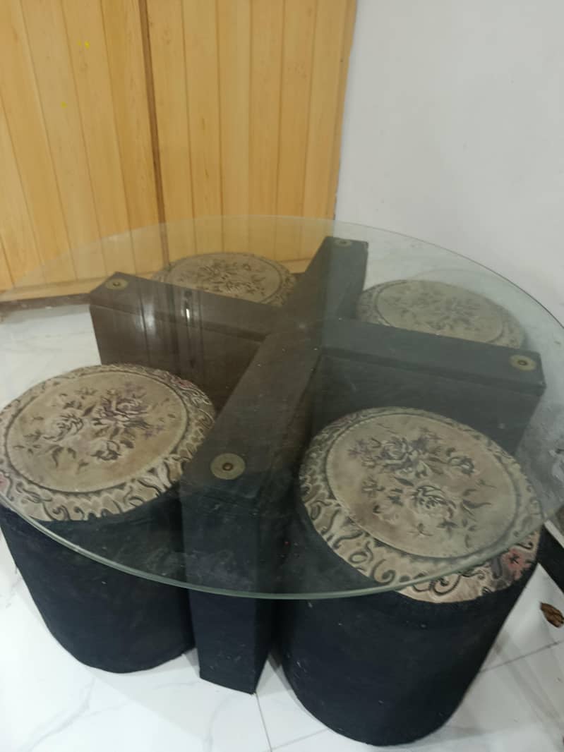 Duning table with four chairs 0