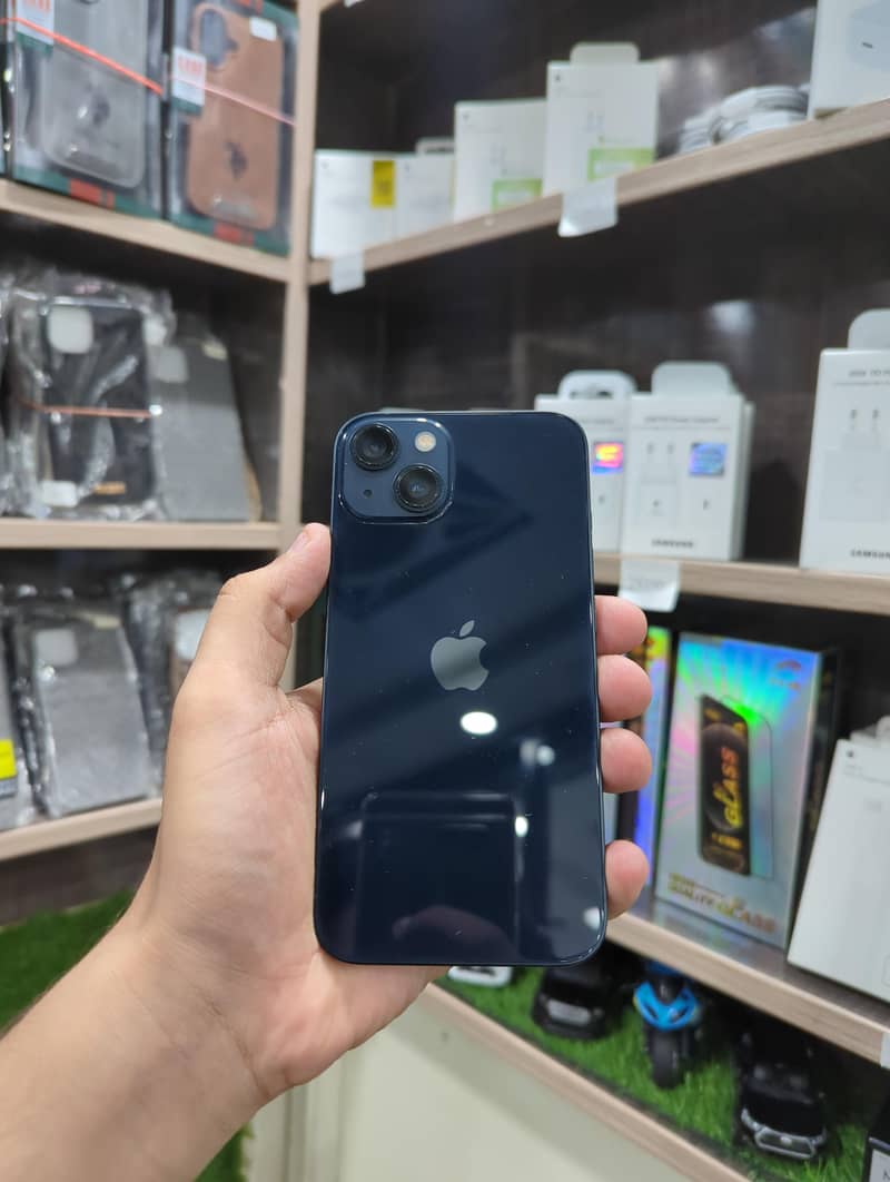 Apple iPhone 13 0