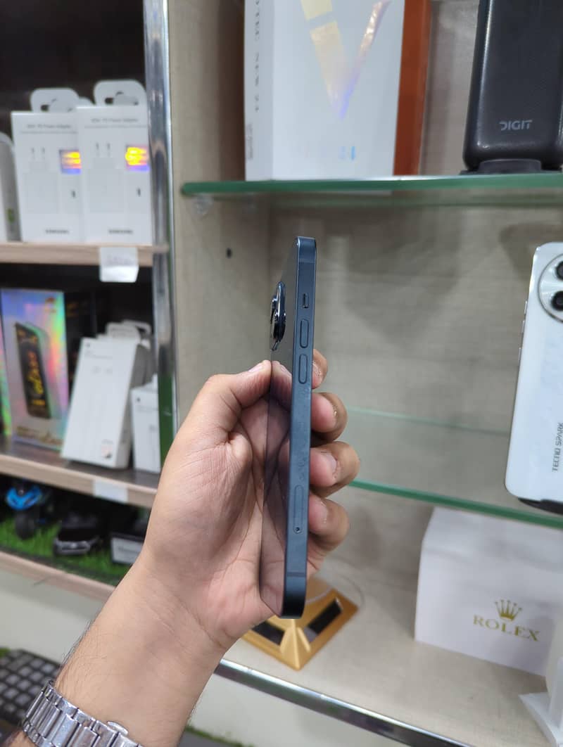 Apple iPhone 13 1