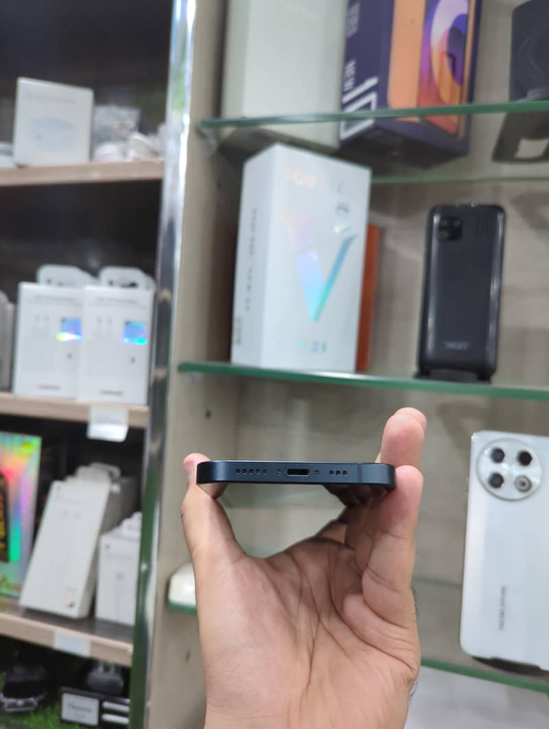 Apple iPhone 13 3