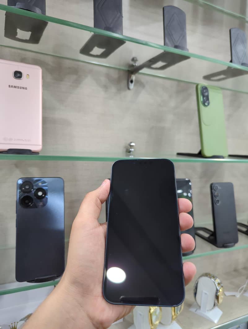 Apple iPhone 13 4