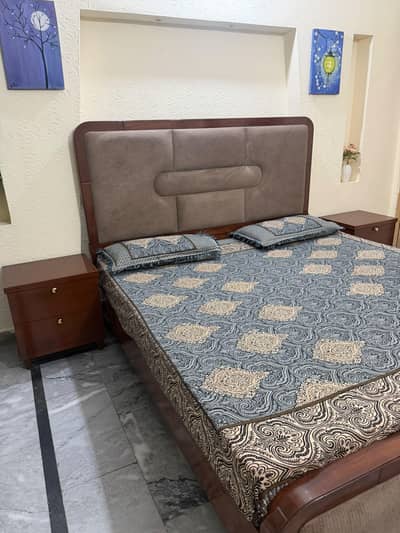 King size bed for sale ( New) Mattress not included