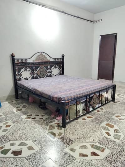 King Size Iron Bed (6x6.5)