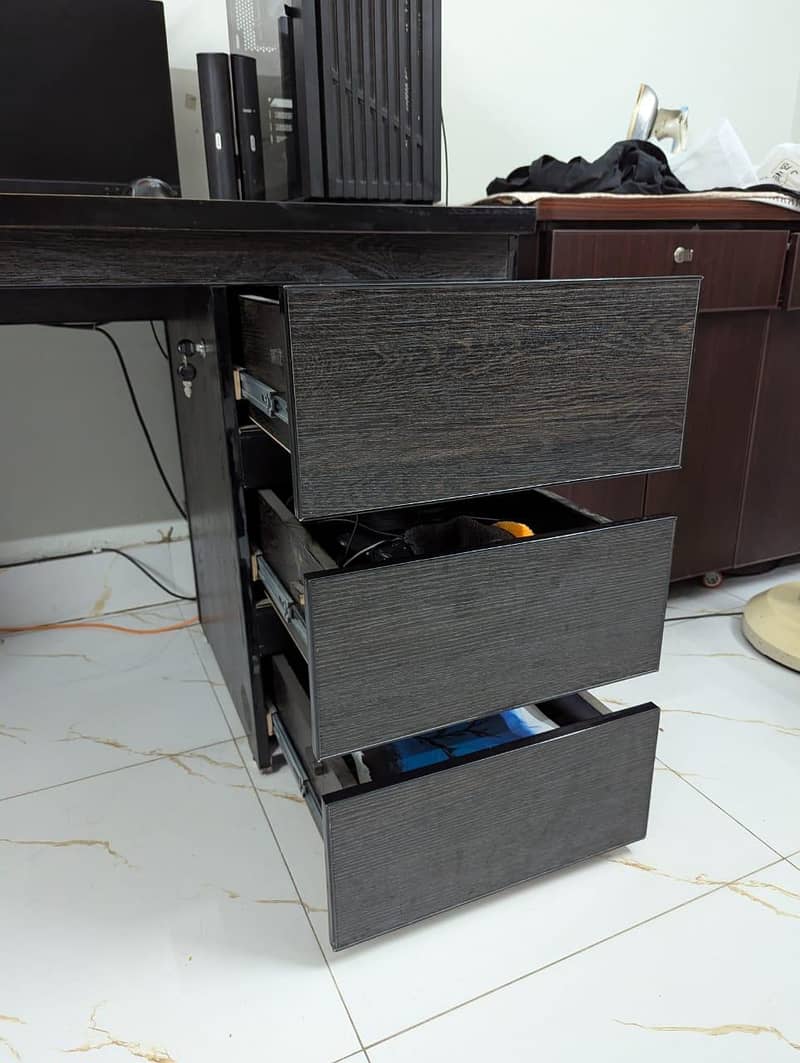 Computer Table 4