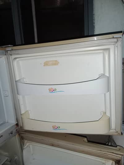 freezer all ok ha hum na ab bara la leya ha is leya sale kr raha ha