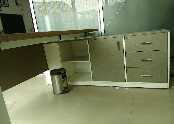 table visitor chairs 3
