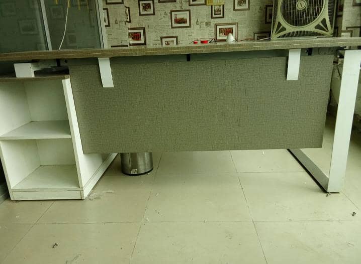 table visitor chairs 5