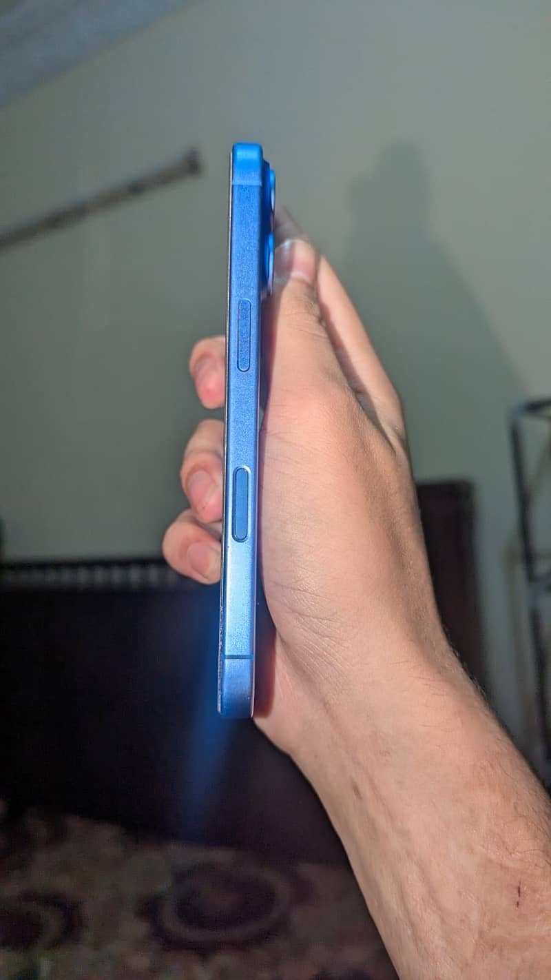 Apple iPhone 16 5