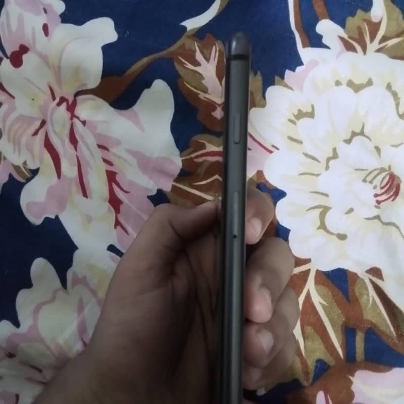 Apple iPhone 8 Plus 1
