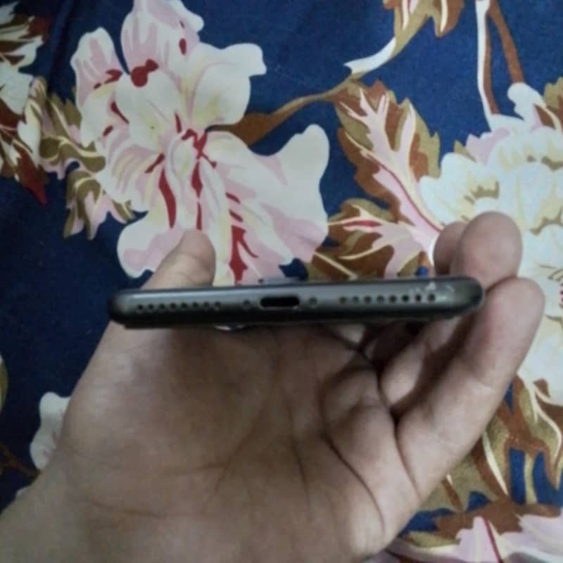 Apple iPhone 8 Plus 2