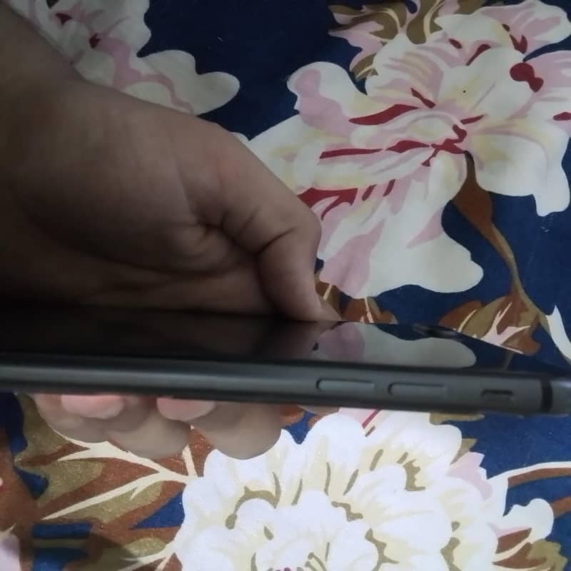 Apple iPhone 8 Plus 3