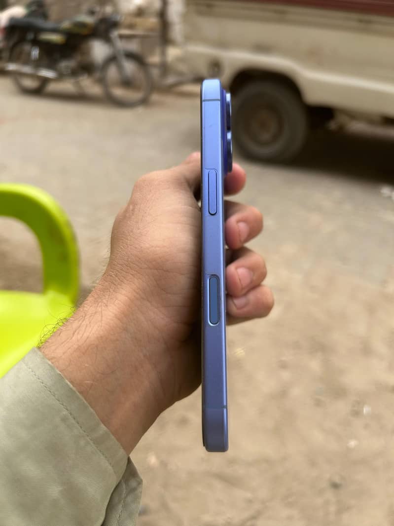 Apple iPhone 16 1
