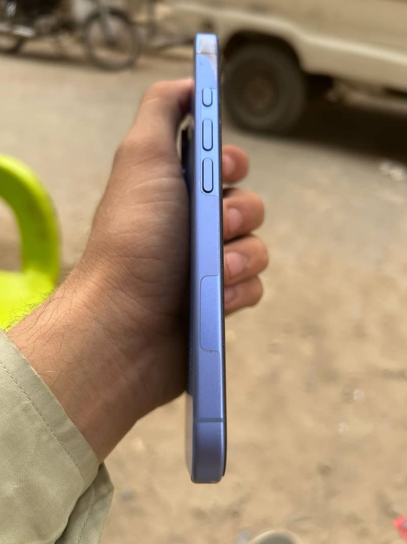 Apple iPhone 16 2