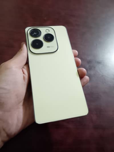 Infinix Hot 40 (8gb ram 256gb memory)