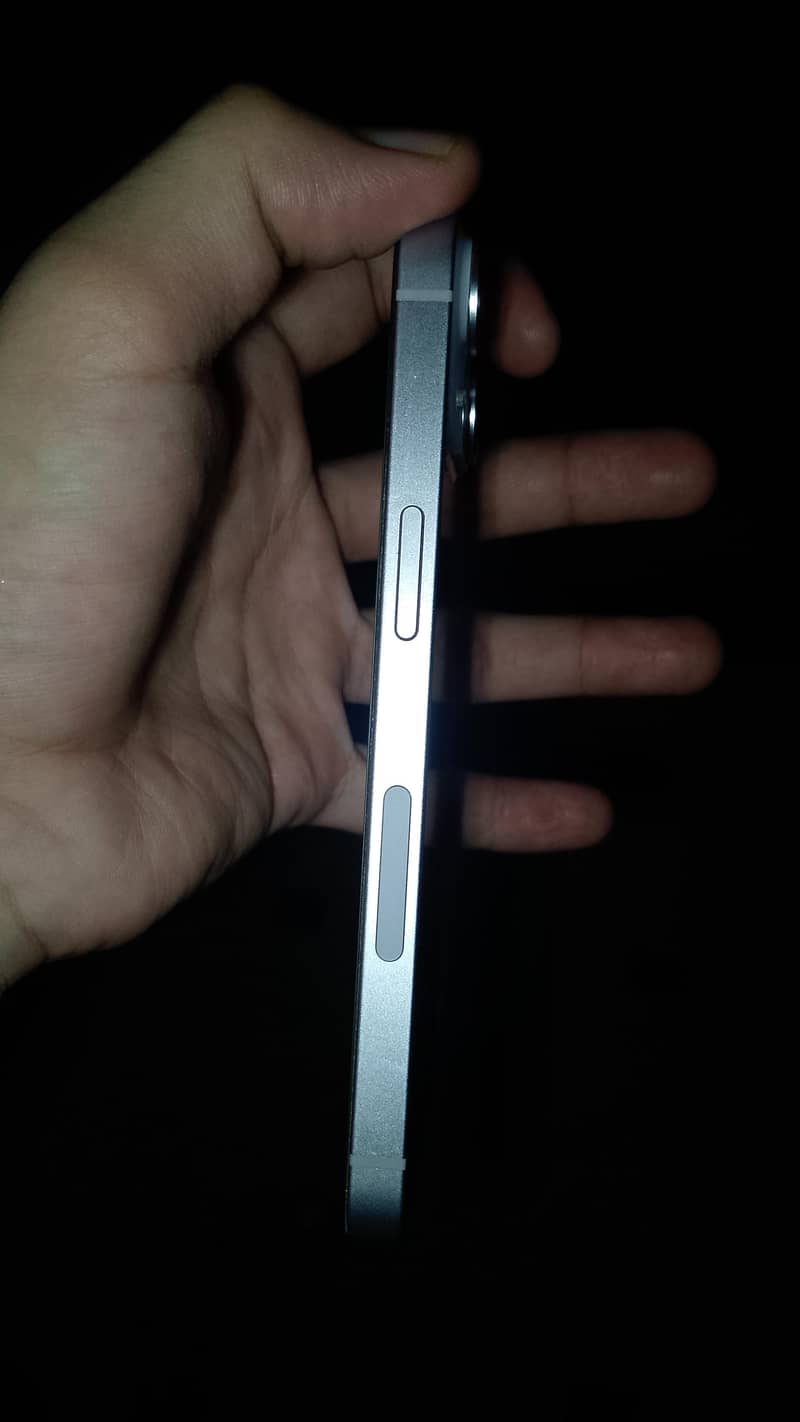 Apple iPhone 14 3