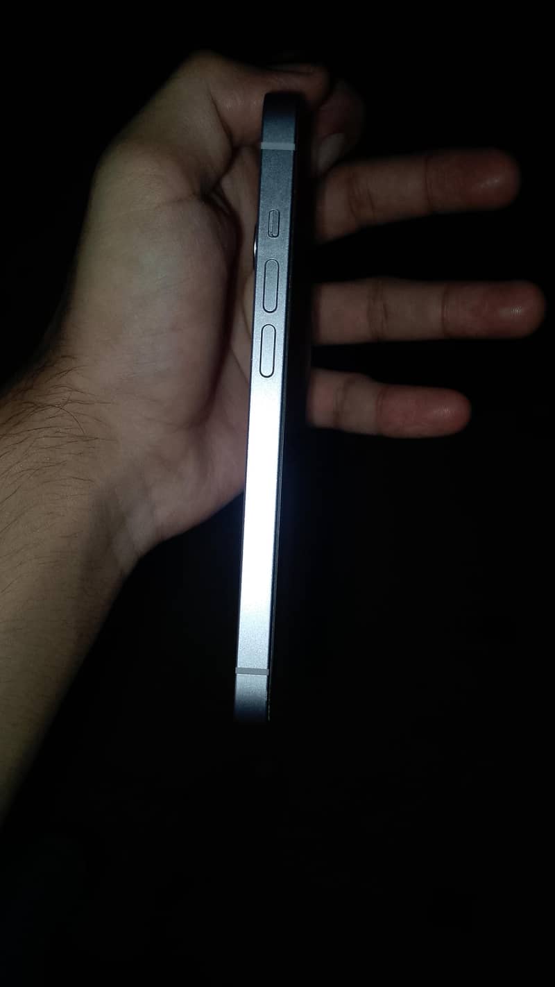 Apple iPhone 14 4