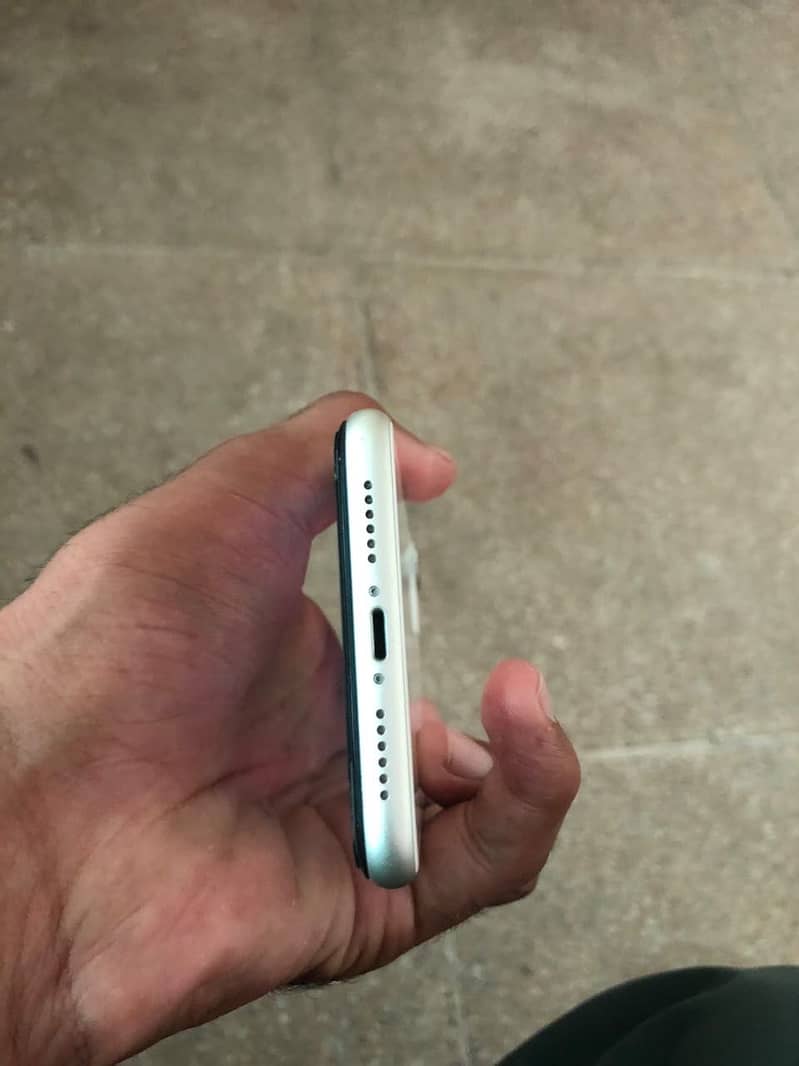 iPhone 11 2