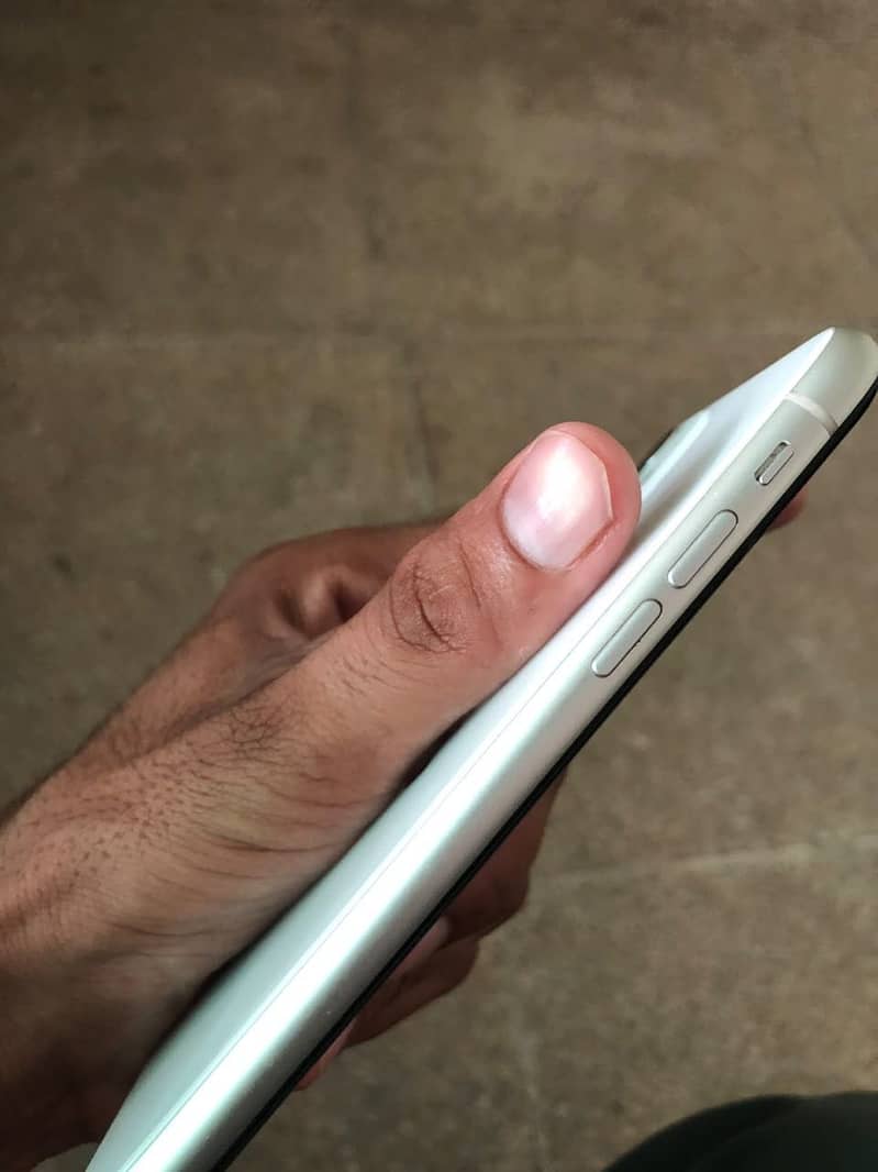 iPhone 11 3