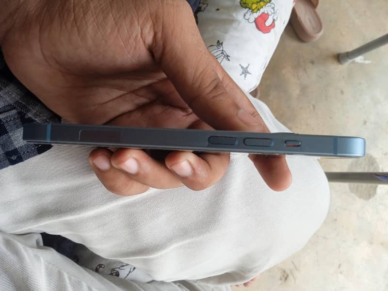 iPhone 14 4