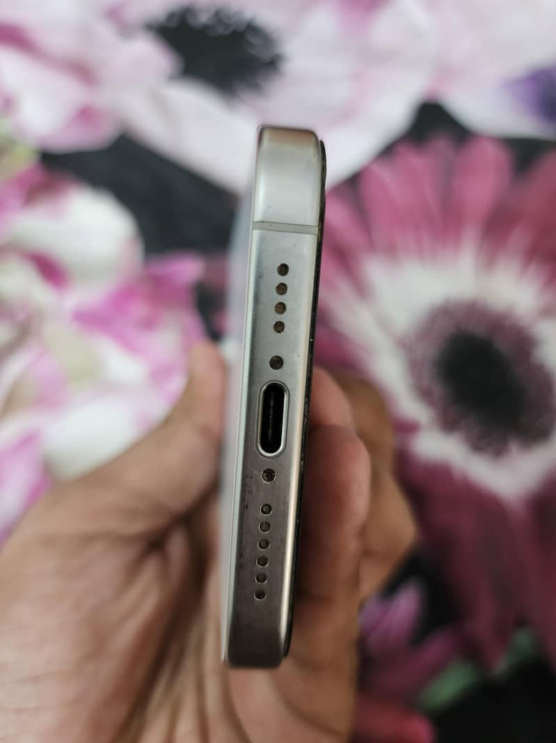 iPhone 15 pro max 4
