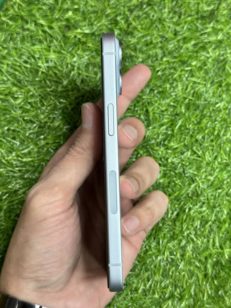 Apple iPhone 15 4