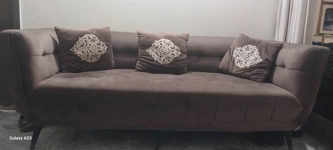 3 year old sofa with 3 cosions