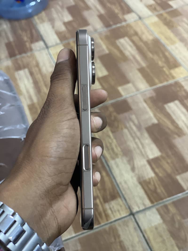Iphone 16 pro 3