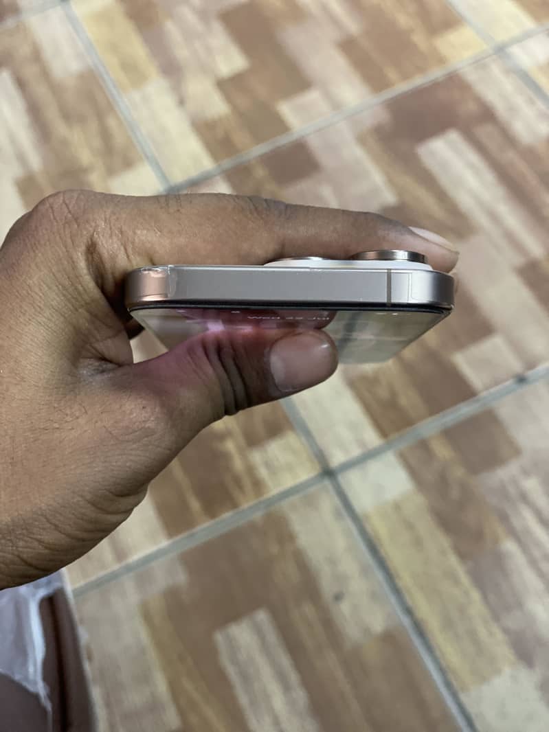 Iphone 16 pro 4