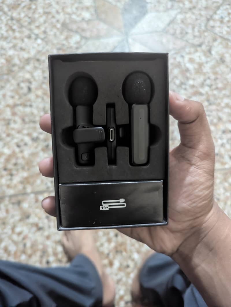 M11 multipurpose Bluetooth microphone 1