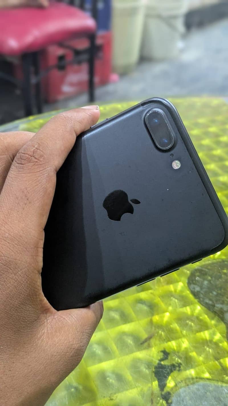 Apple iPhone 7 Plus 1