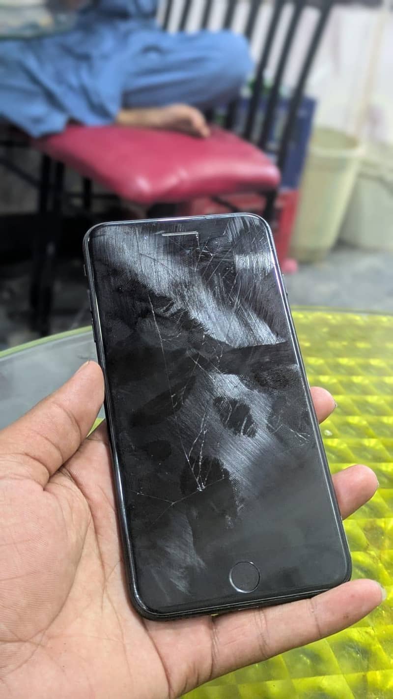 Apple iPhone 7 Plus 2
