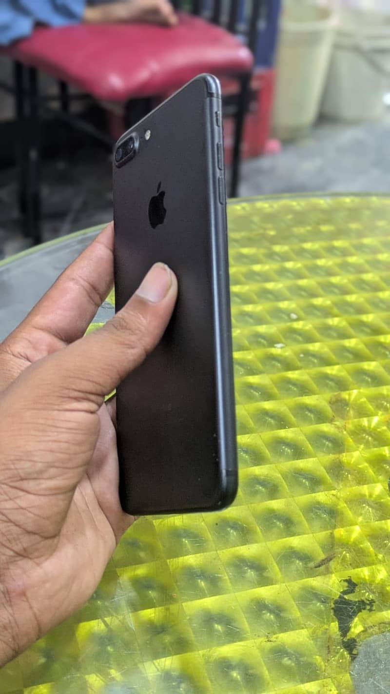 Apple iPhone 7 Plus 3