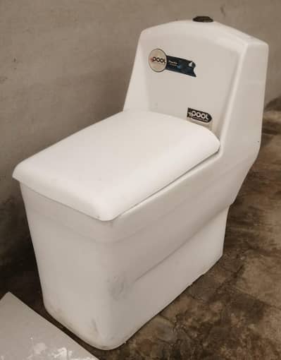 Commode Toilet