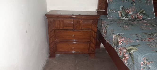 Soled Woden Furniture only 6 month use, Looks like new.