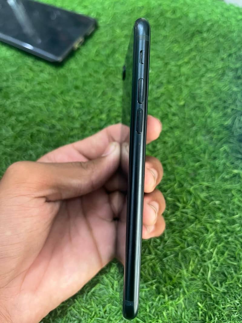 Apple iPhone se 3rd 1