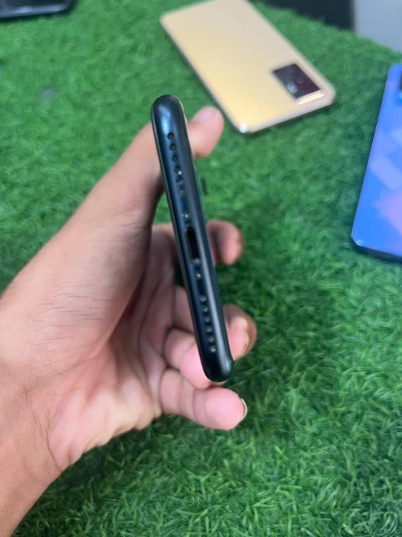 Apple iPhone se 3rd 4