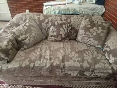 (6 seater) two sofa 2 seater and two sofa 1 seated