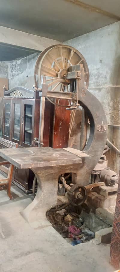 Woodcutting Aara Machine In Good Condition