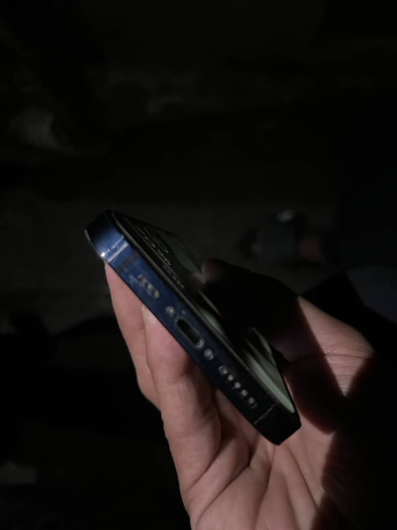 Iphone 12 4