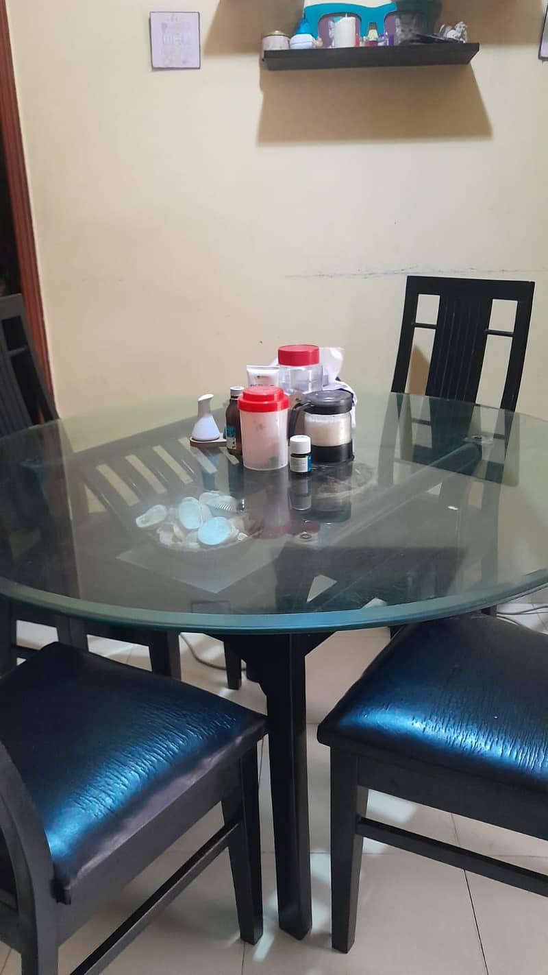 DINING TABLE & 4 CHAIRS 0