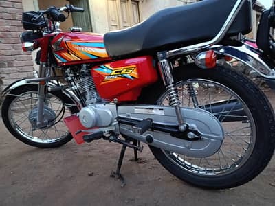 honda 125 2025 ke 10 month ka model hy
