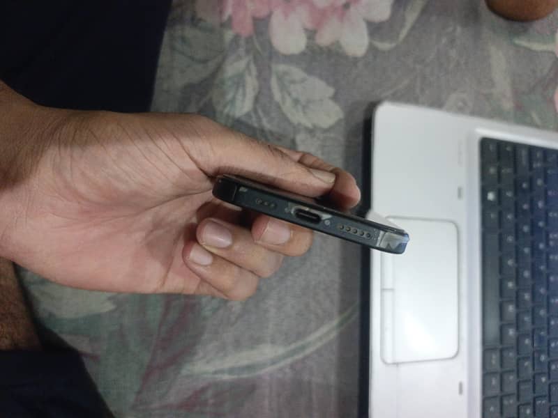 Apple iPhone 15 4